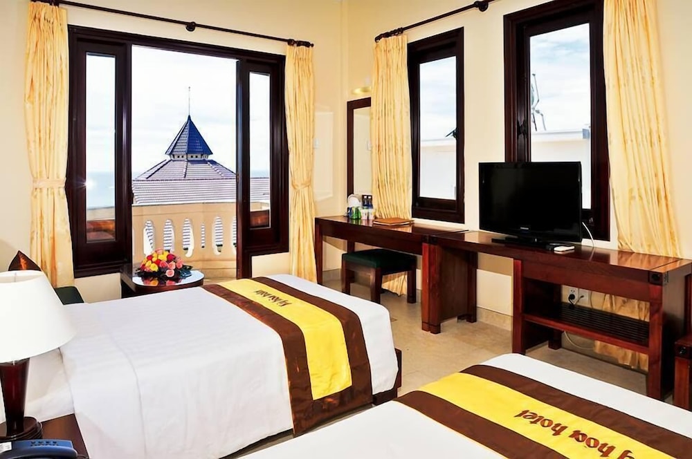 Beachfront Hotel 22/57