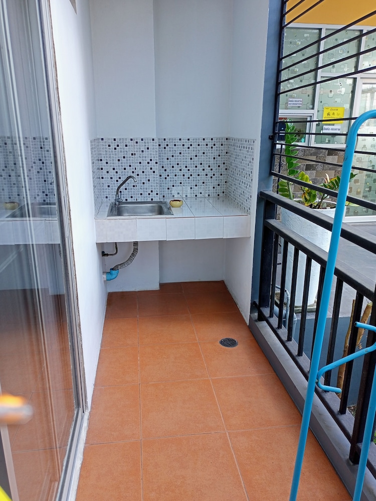 Room 9 Residence - Adult Only 6/43