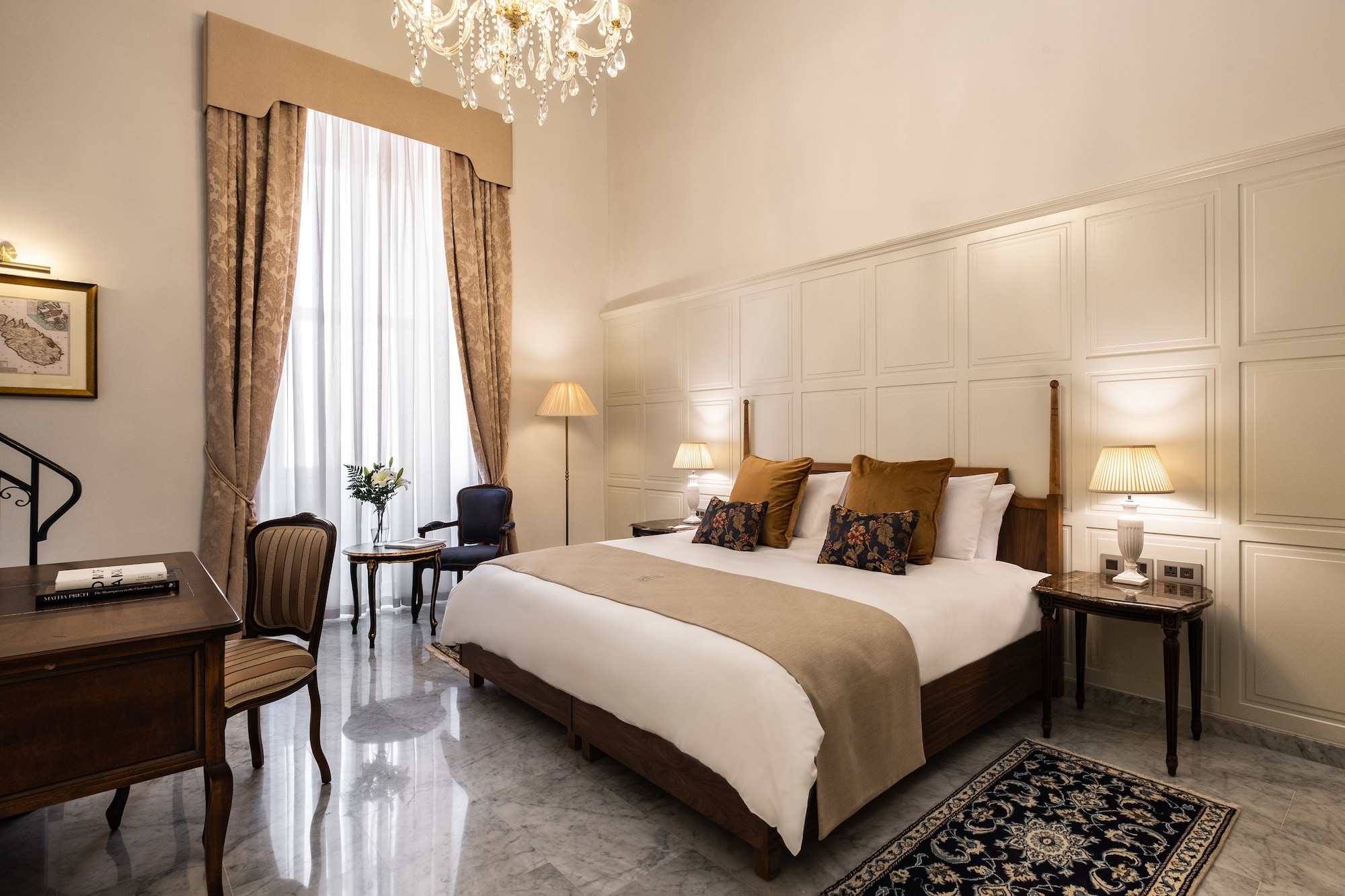 DUPLEX, SUITE, CITY VIEW