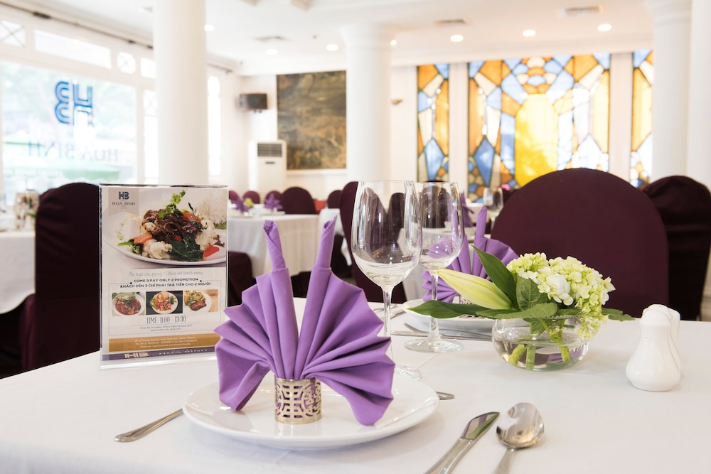 Hoa Binh Hotel 64/69