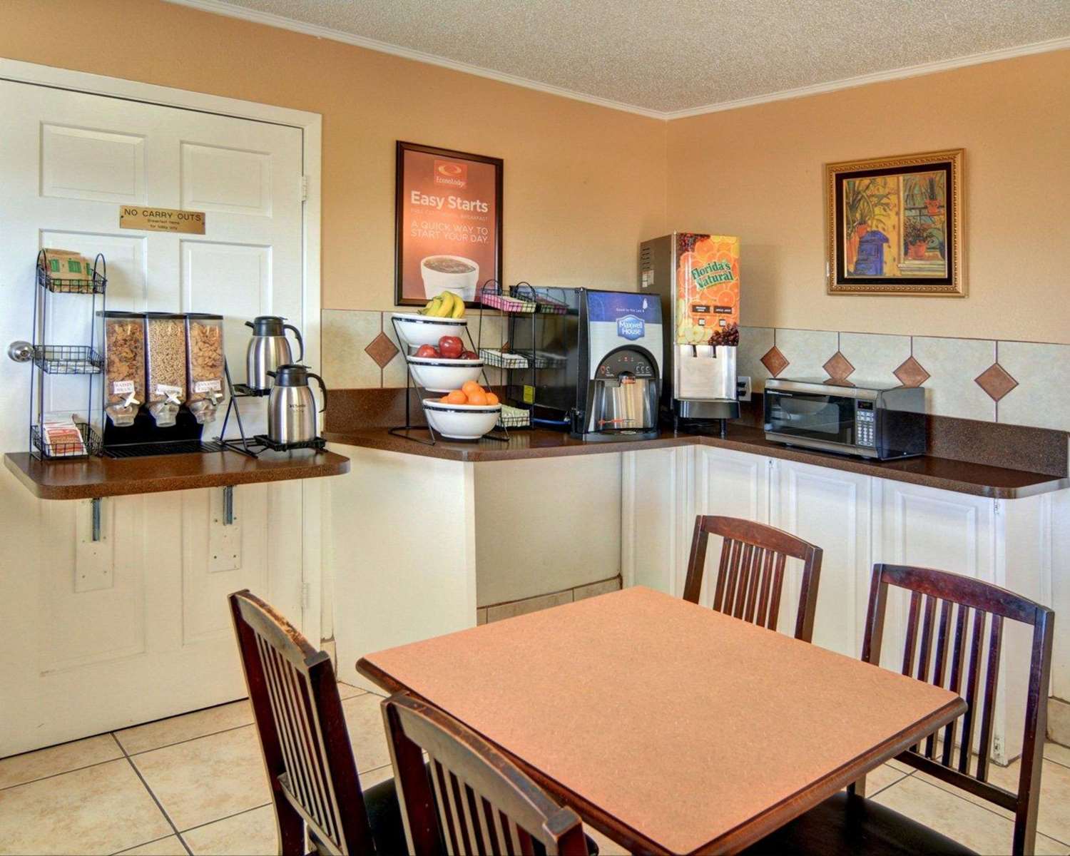 Super 8 by Wyndham Decatur Texas 4/8