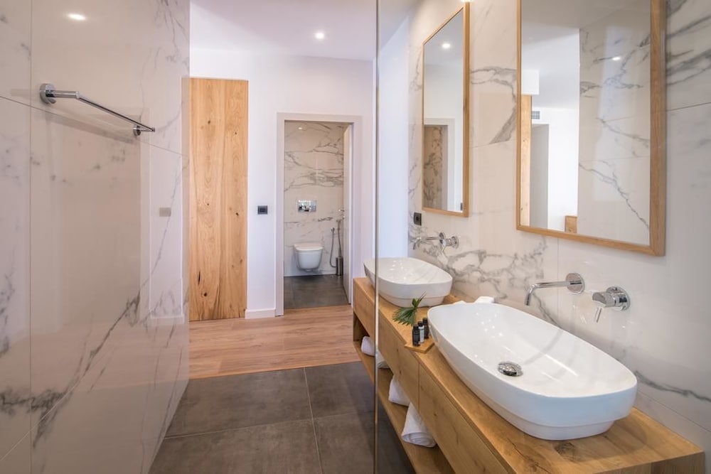 Glow Boutique Hotel & Suites 49/50