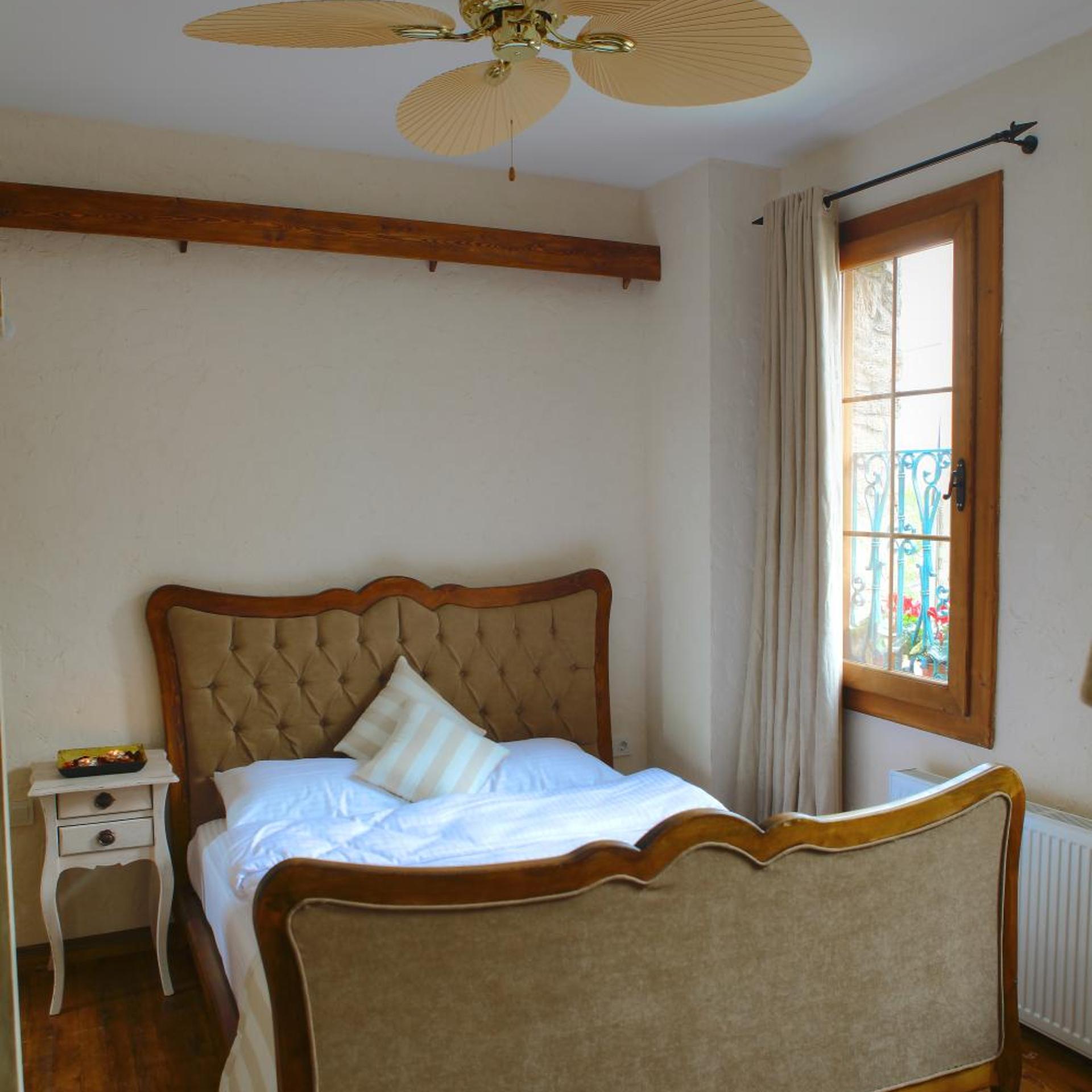 Deluxe, Double Bed