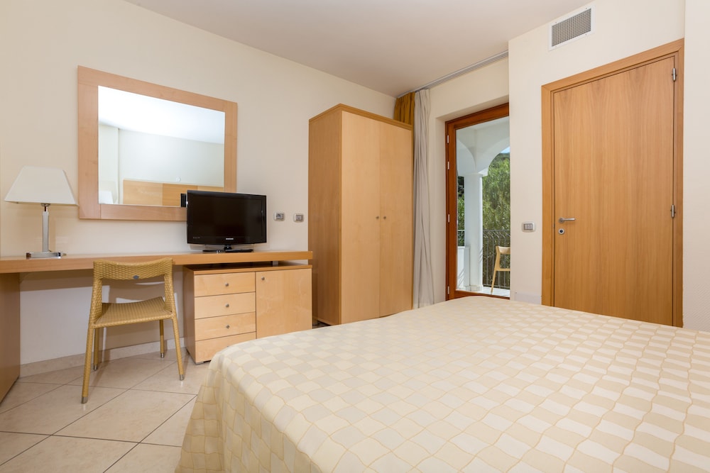 Valtur Baia del Gusmay Beach Resort 7/50