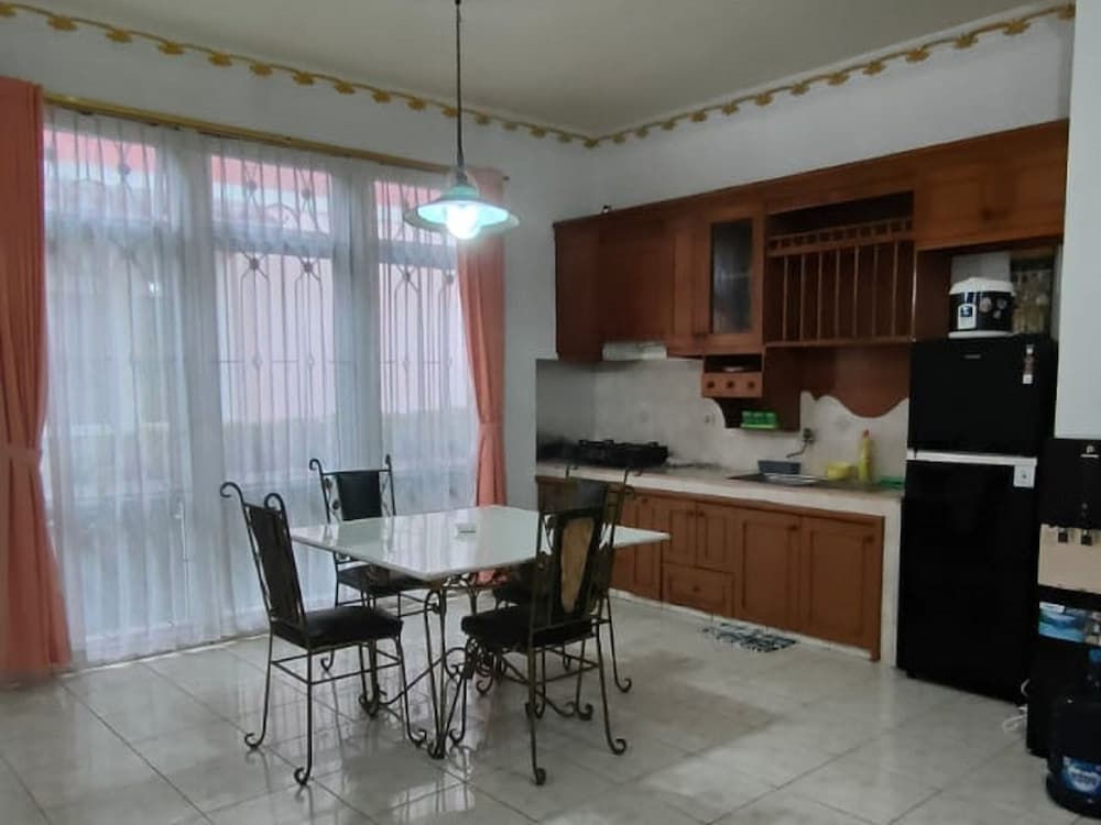 Villa Kota Bunga Anyelir 46/51