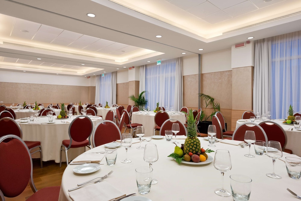 Hilton Garden Inn Rome Airport 64/75
