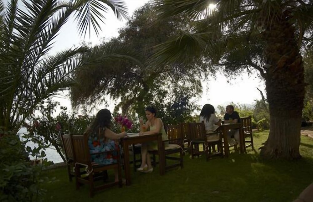 Hera Hotel 59/70