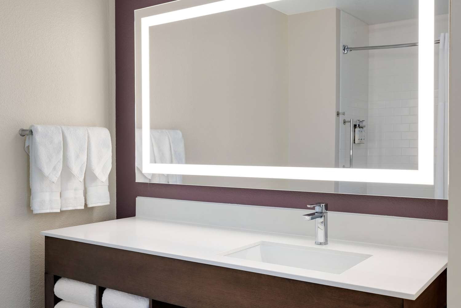 La Quinta Inn Suites Springfield Airport Plaza 57/61