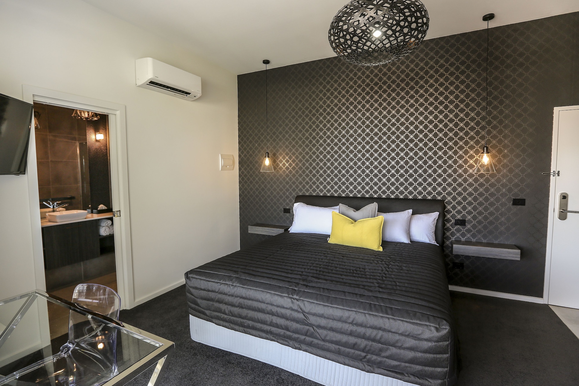 STUDIO, SUITE, BALCONY