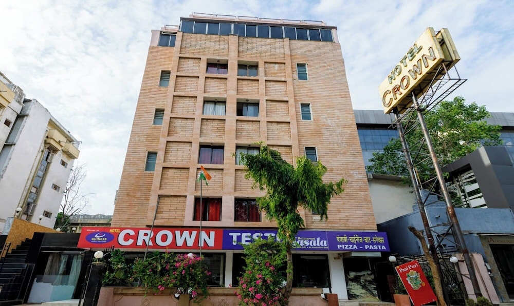 Hotel Crown Ahmedabad 3/43