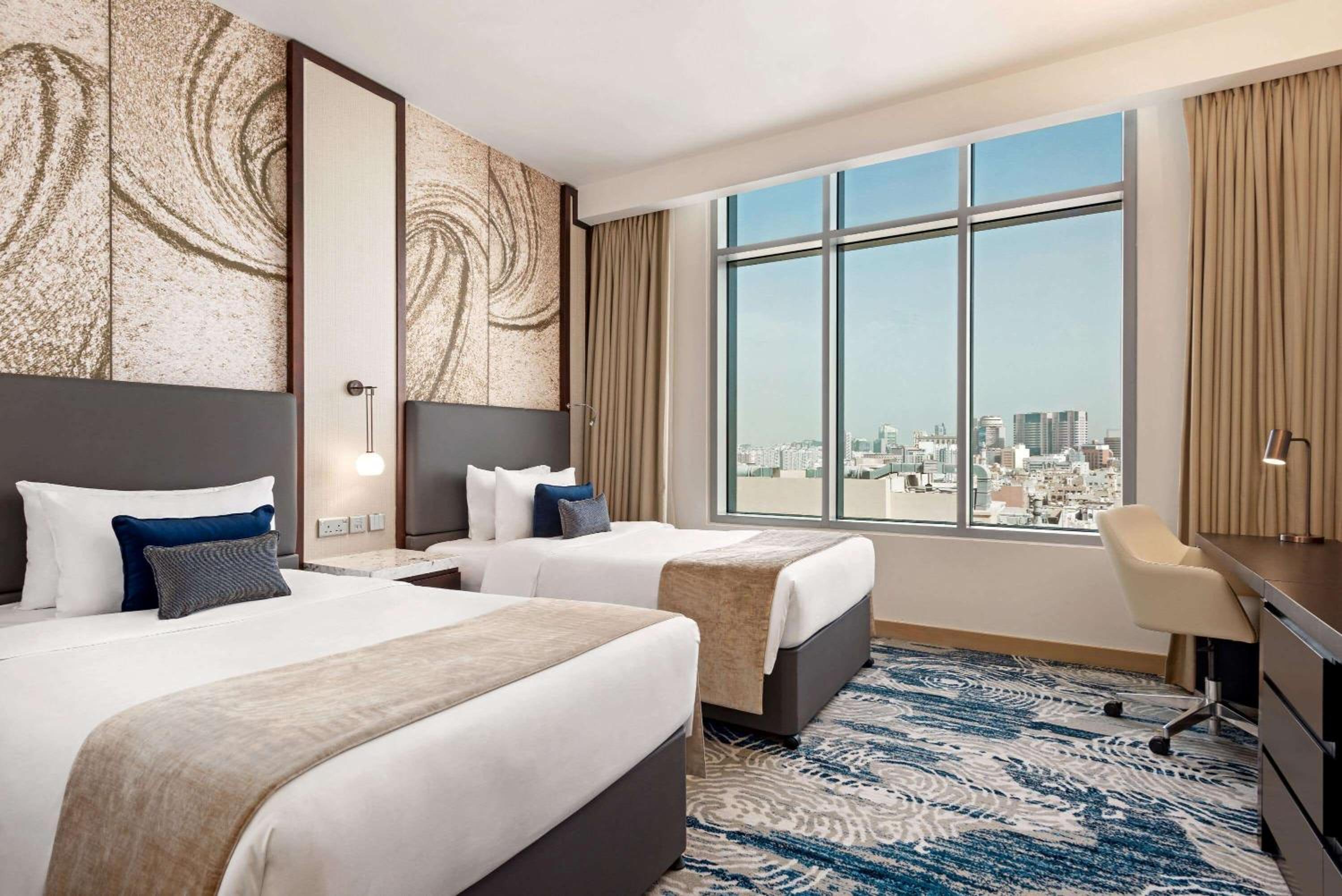 Deluxe, Twin Beds, Plaza View