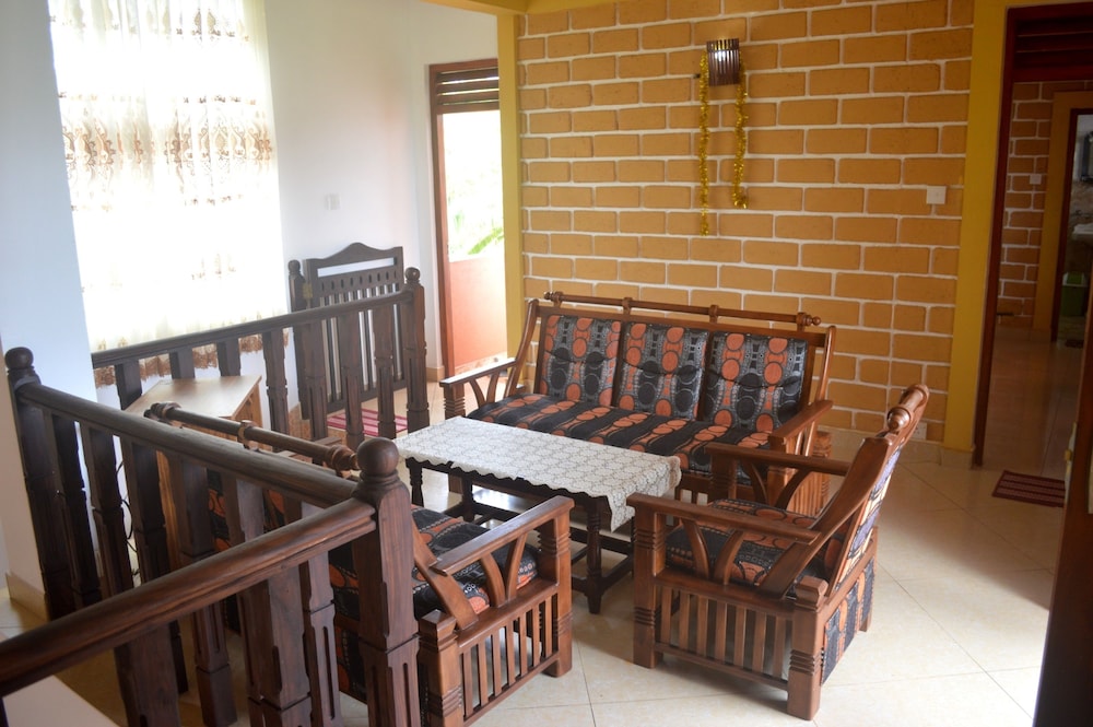 Shyni Tourist Guesthouse 10/17