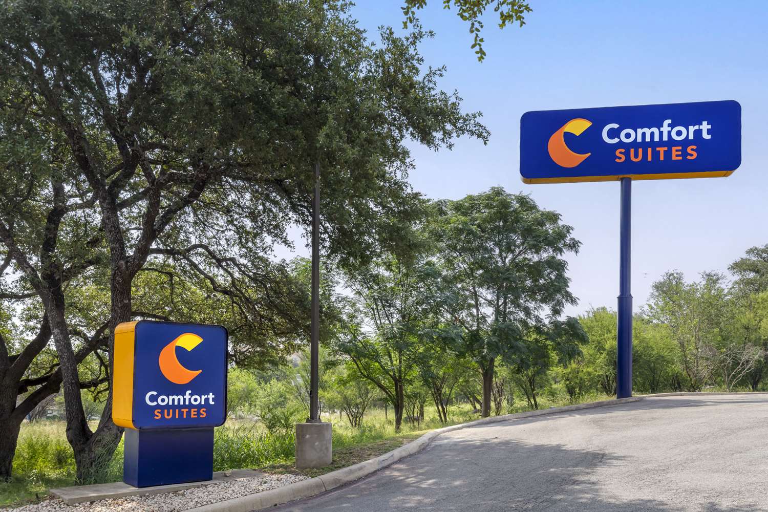 Comfort Suites Medical Center Near Six Flags 44/44