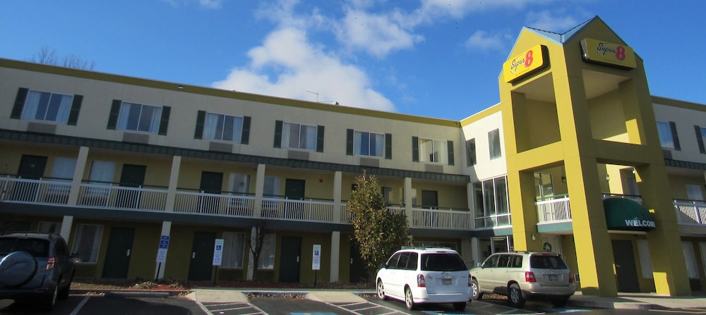 Super 8 by Wyndham New Cumberland 2/64