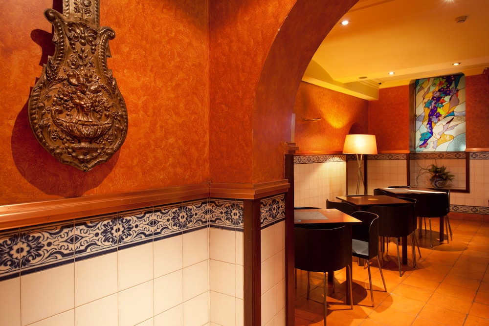 Internacional Hotel 32/48