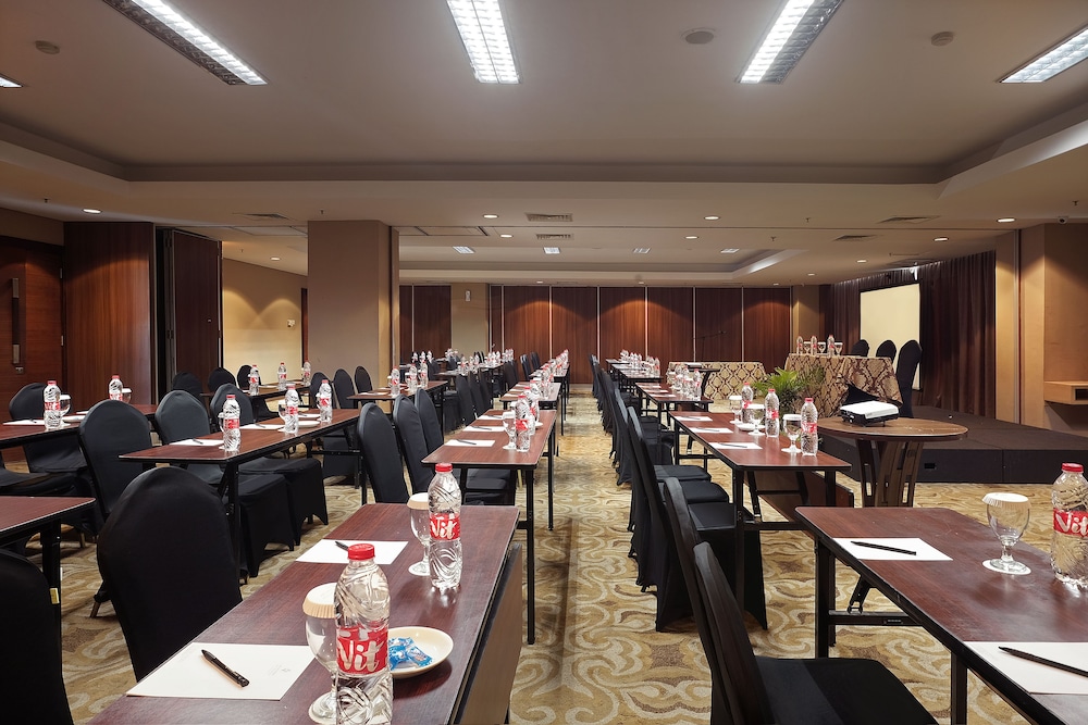 Grand Edge Hotel Semarang 48/59