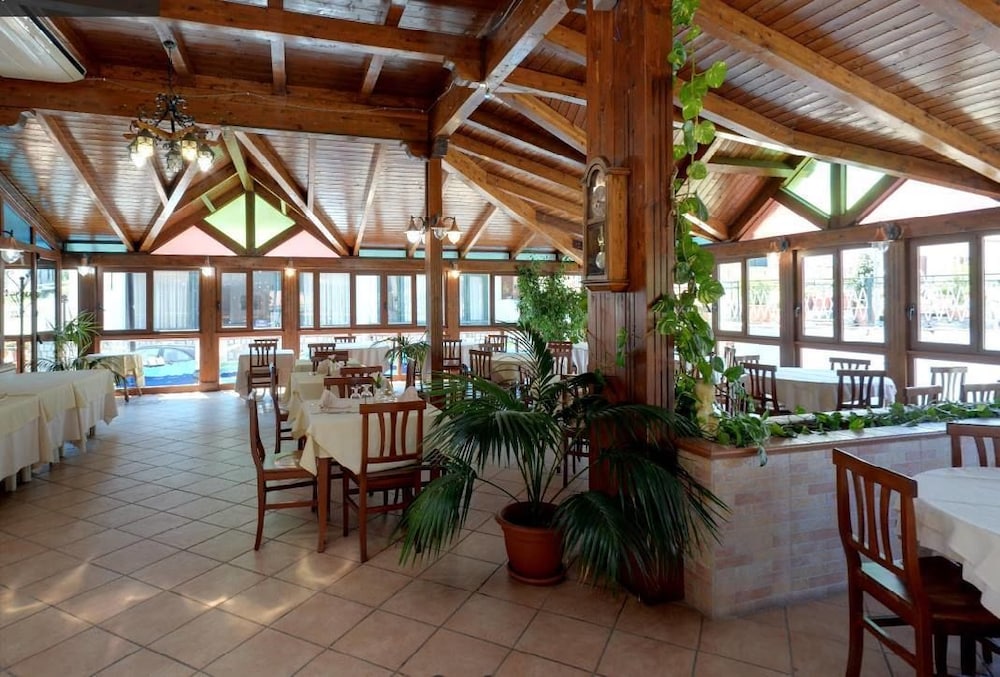 HOTEL LE TRE CARAVELLE 38/50