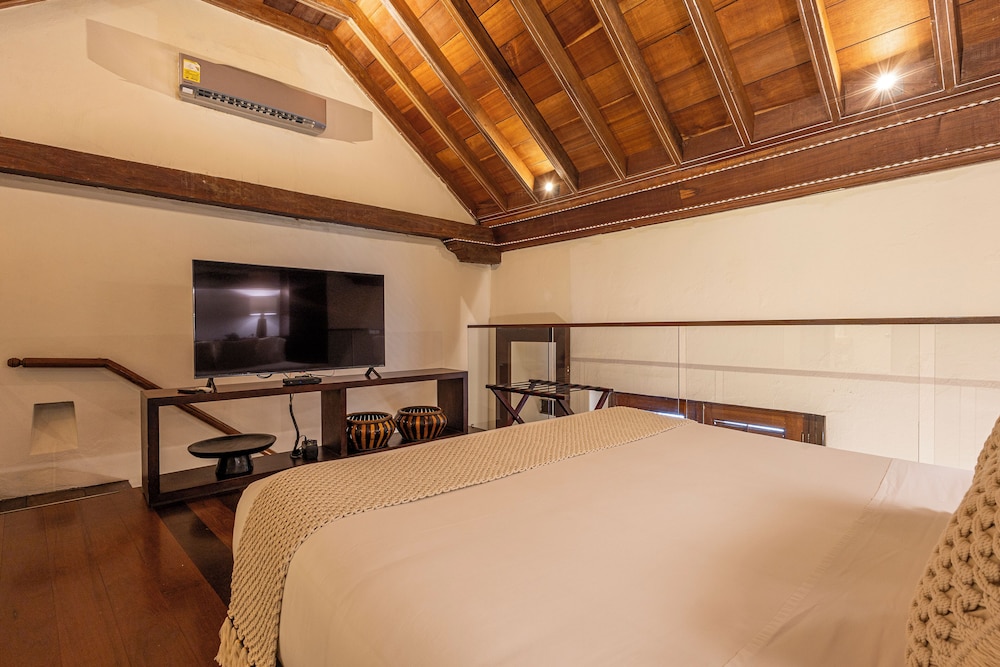 Ananda Hotel Boutique 21/70