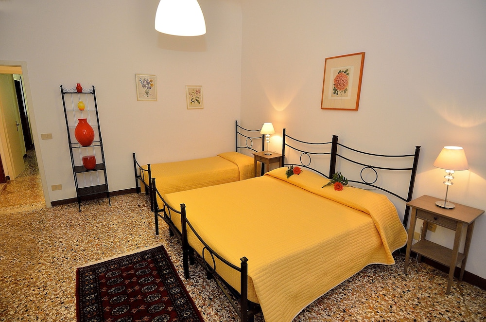 Charming Venice Apartments 37/78