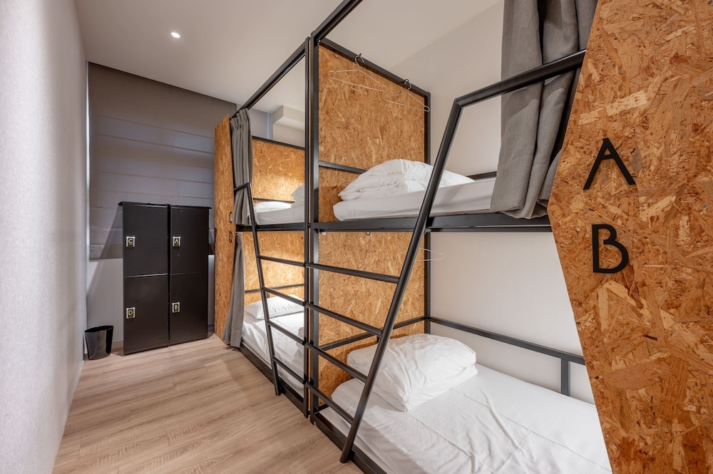 FEMALE DORM, FEMALE ONLY, ELITE