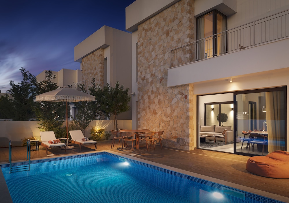 LIV & Co Suites & Villas 18/37