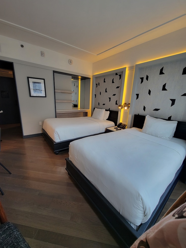 CLASSIC, 2 DOUBLE BEDS, ACCESSIBLE