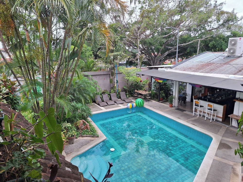 Colours Oasis Resort 66/72