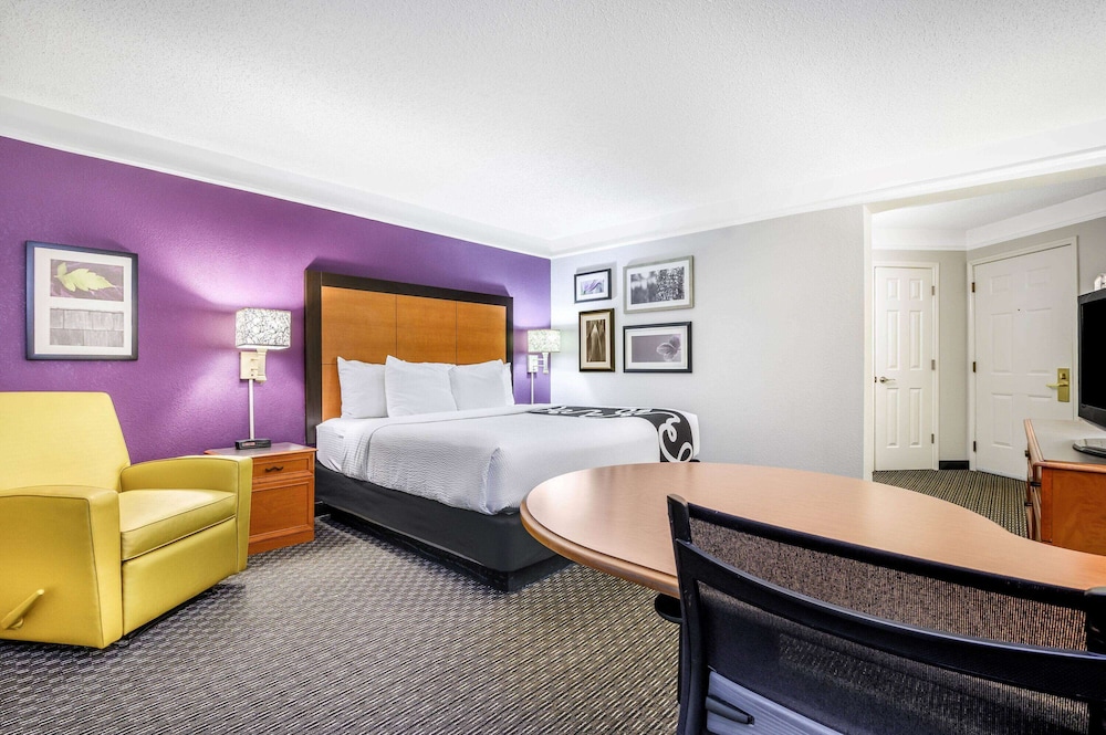 La Quinta Inn & Suites by Wyndham Myrtle Beach Broadway Area 14/54