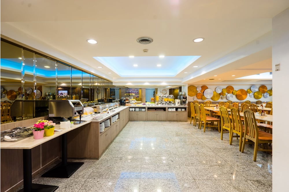 Samran Place Hotel 39/45