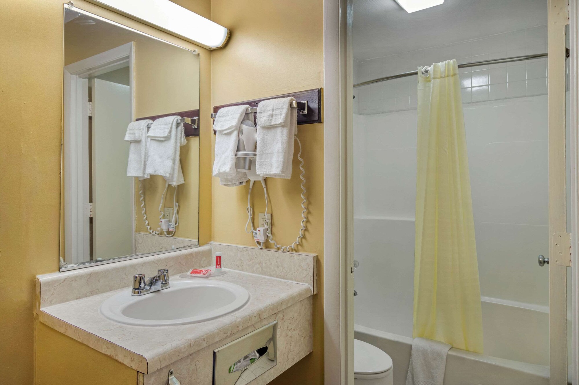 غرفة قياسية بسرير كينج للمدخنين، Econo Lodge Union City - Atlanta South 6/6