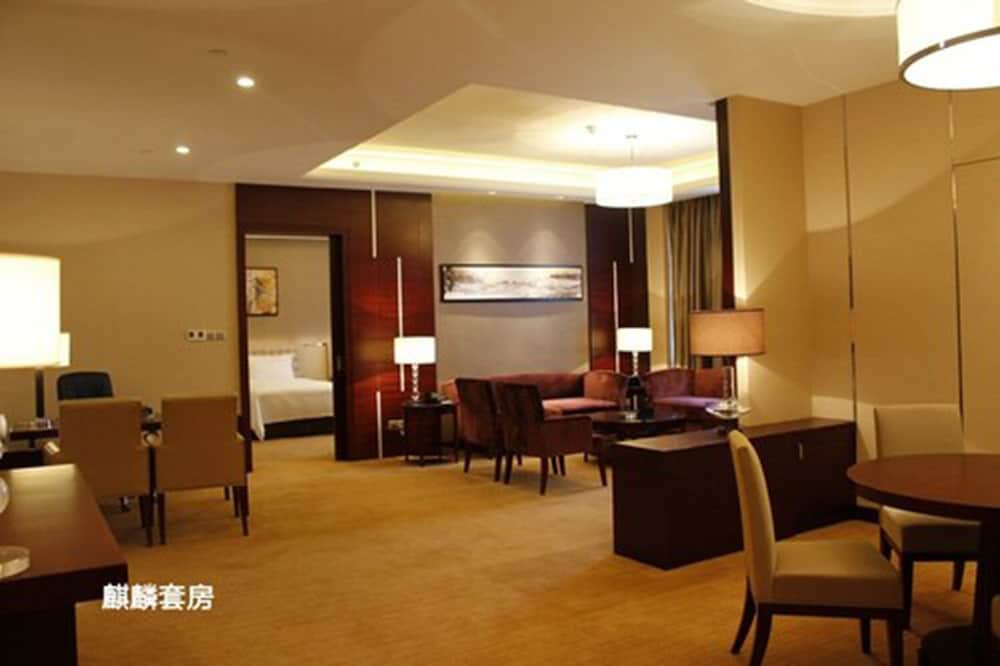 Venus Royal Hotel Formerly Kirin Parkview Hotel 24/28