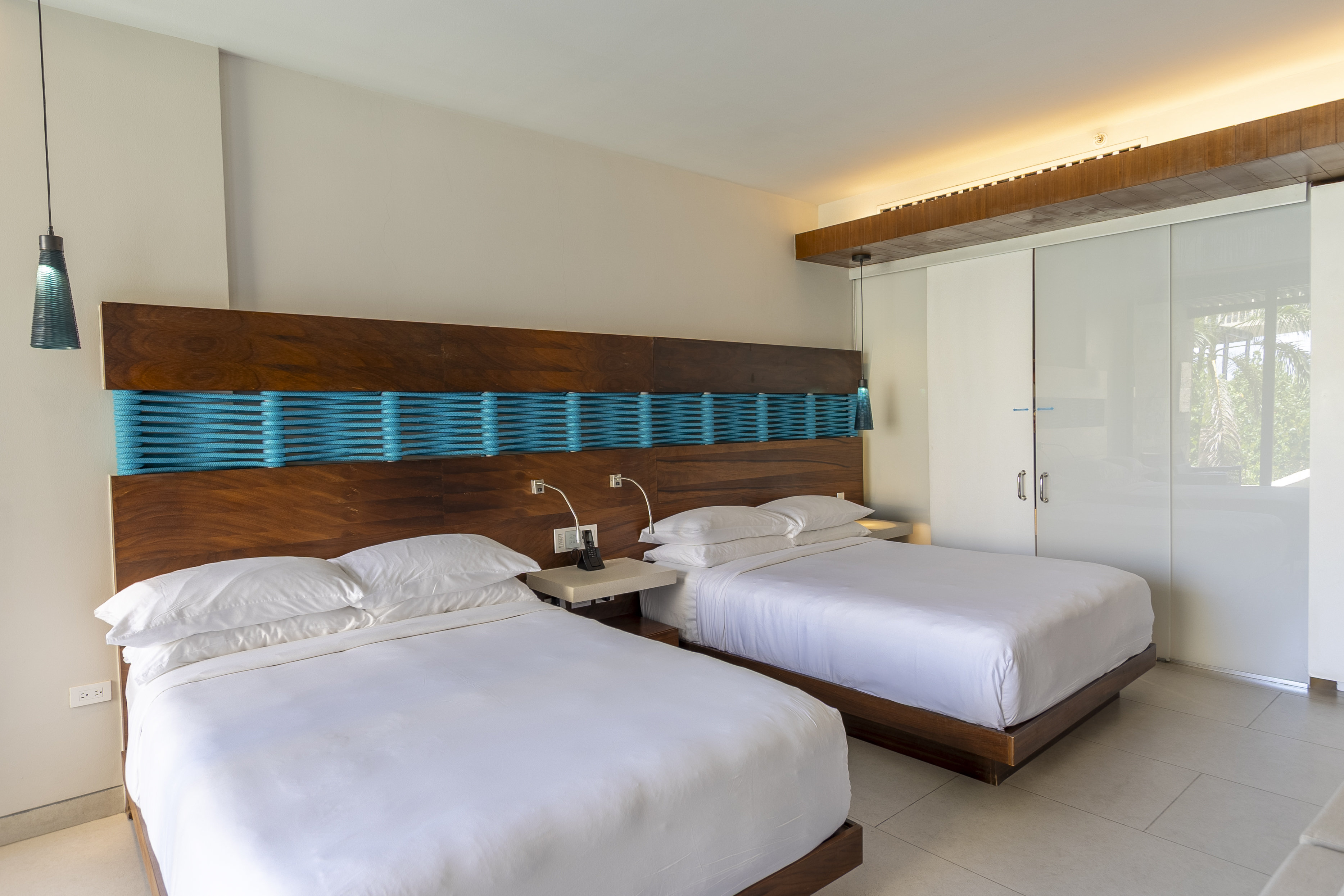 Swim Up, Premium, 2 Queen Beds