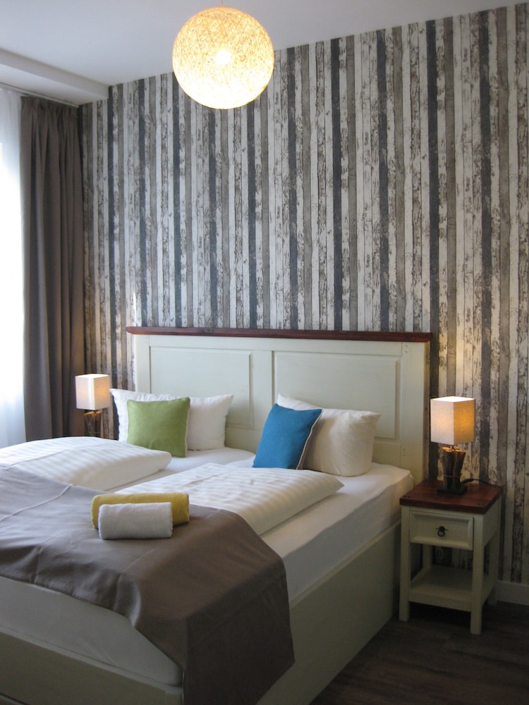 2 BEDROOMS, APARTMENT