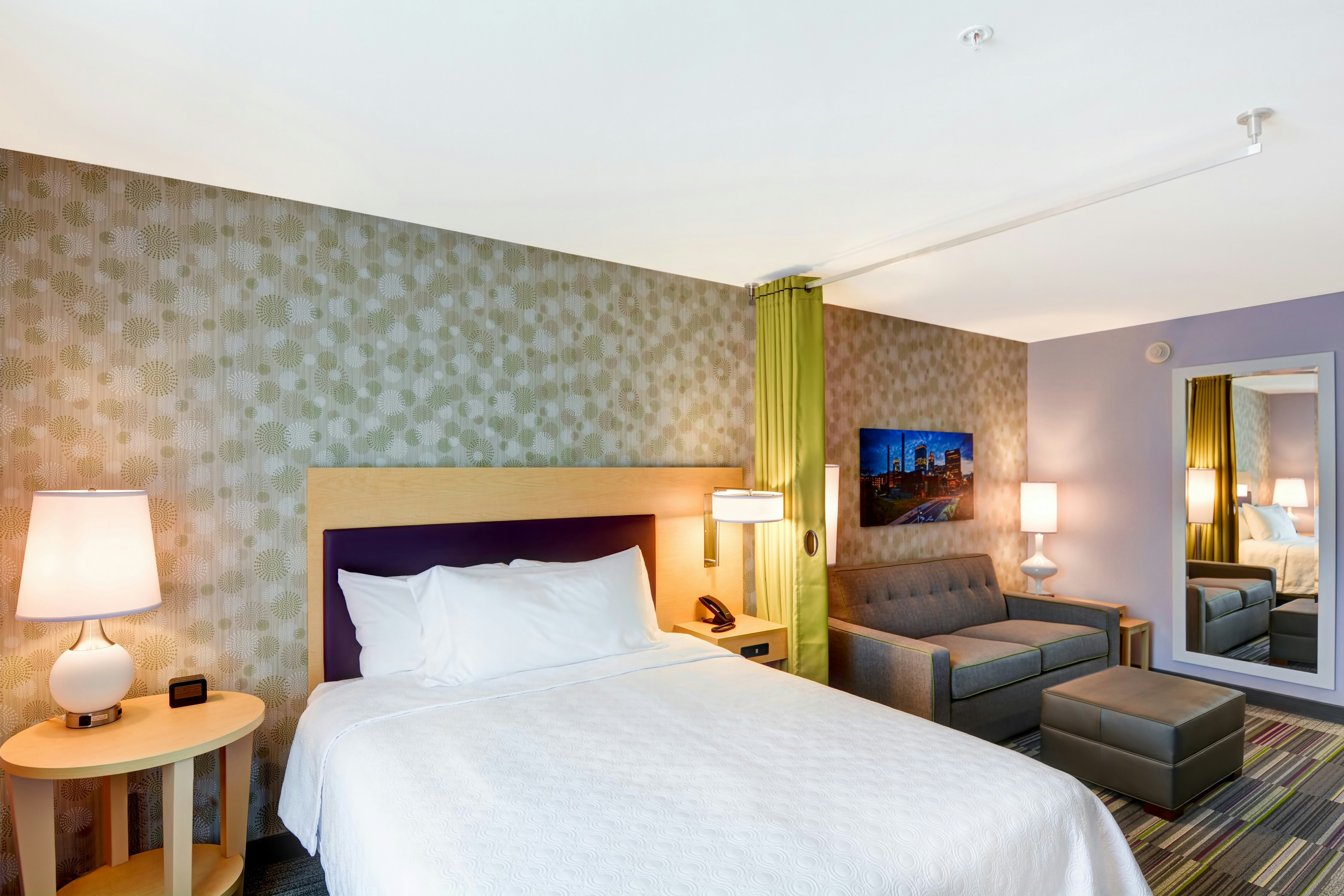 STUDIO, QUEEN BED