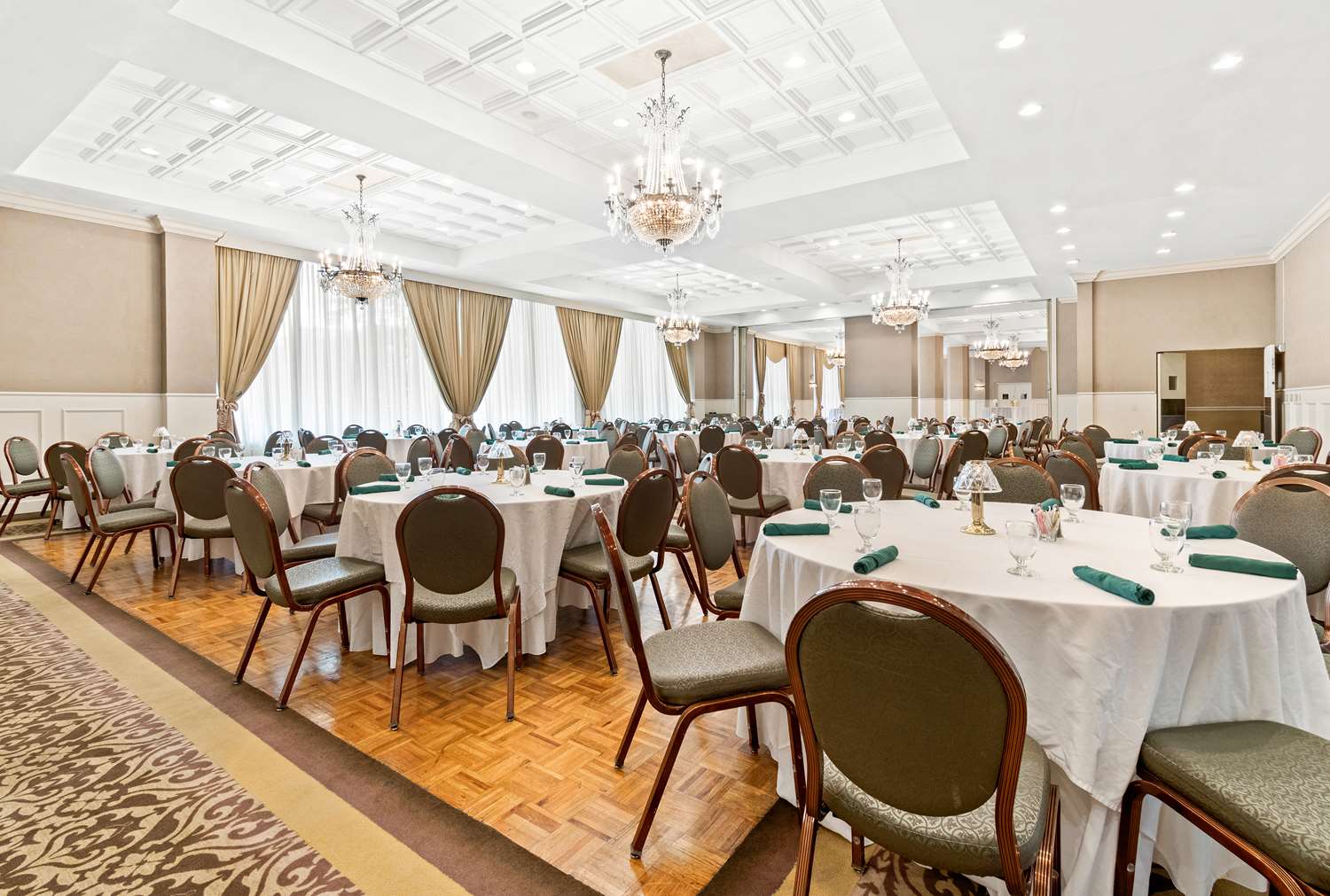 Genetti Hotel SureStay Collection By Best Western 38/44