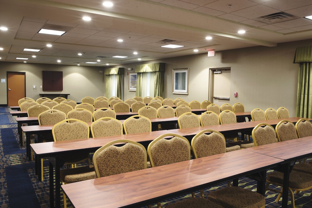 Holiday Inn Express Suites Urbandale Des Moines 40/50