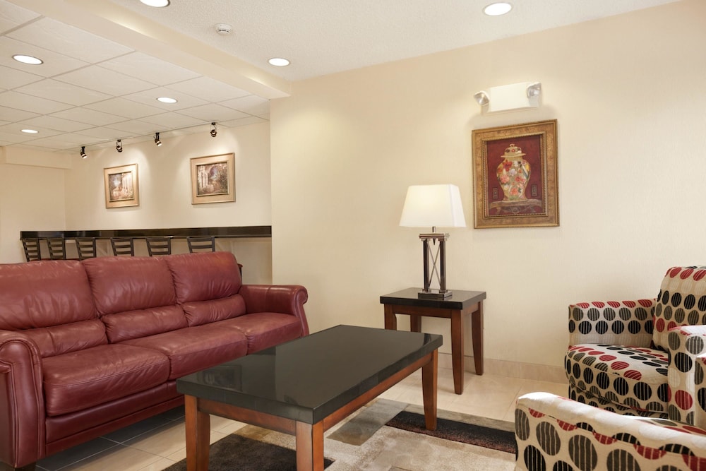 Microtel Inn And Suites Ann Arbor Plymouth Rd 25/39