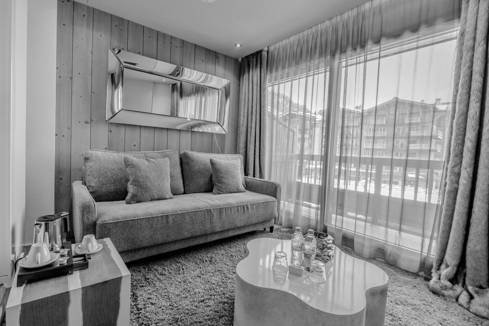 Hôtel Tsanteleina 33/50