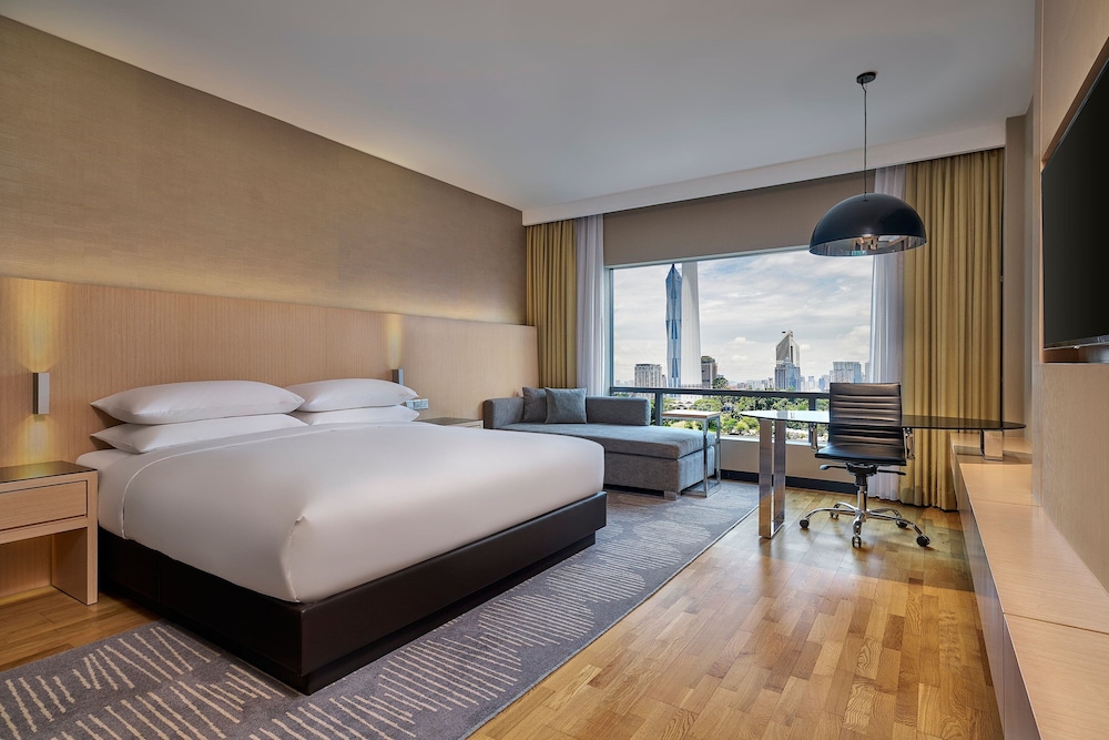 Room at Renaissance Kuala Lumpur Hotel & Convention Centre, KUALA LUMPUR