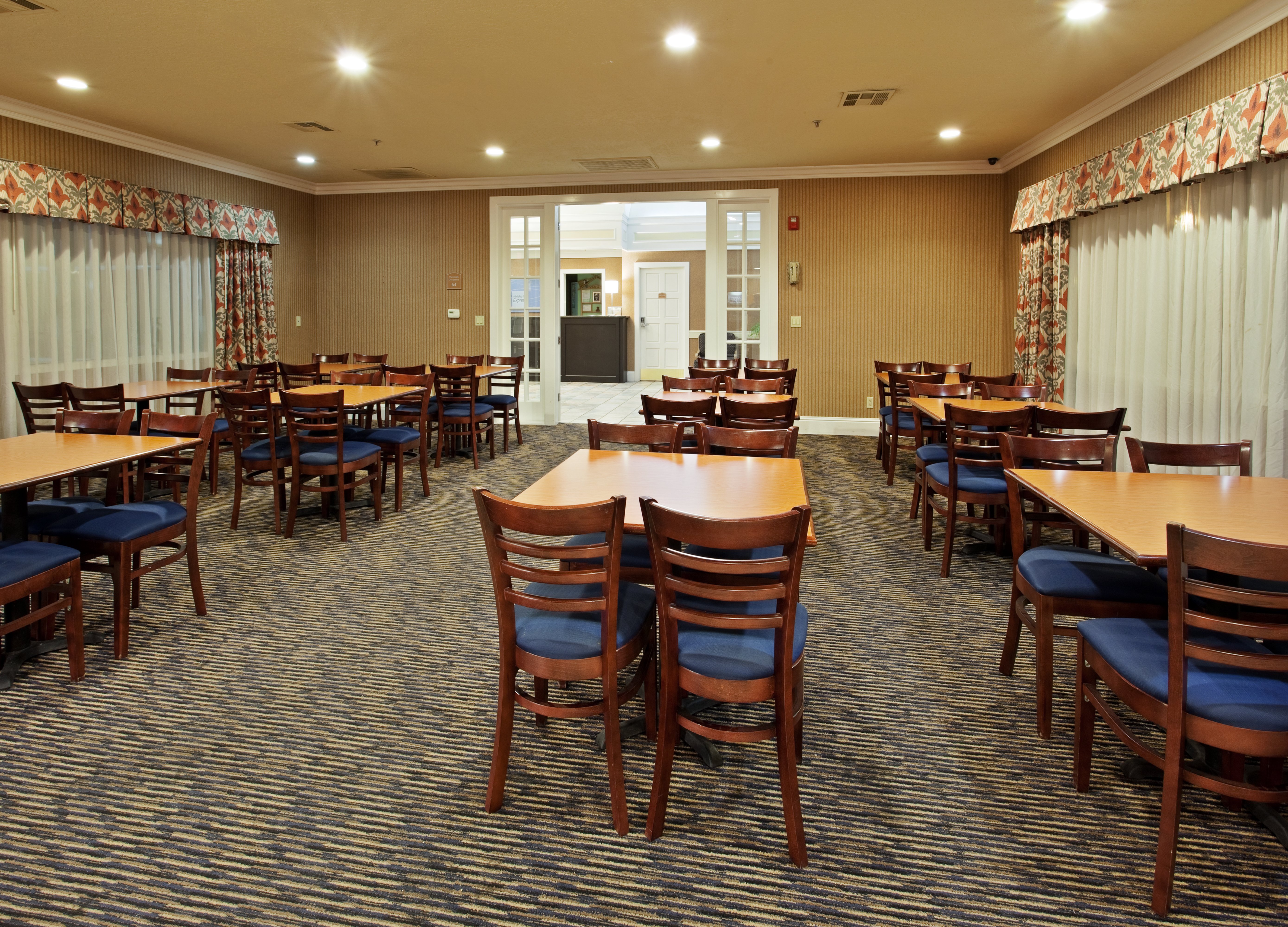 Holiday Inn Express Hotel & Suites Corning 38/45