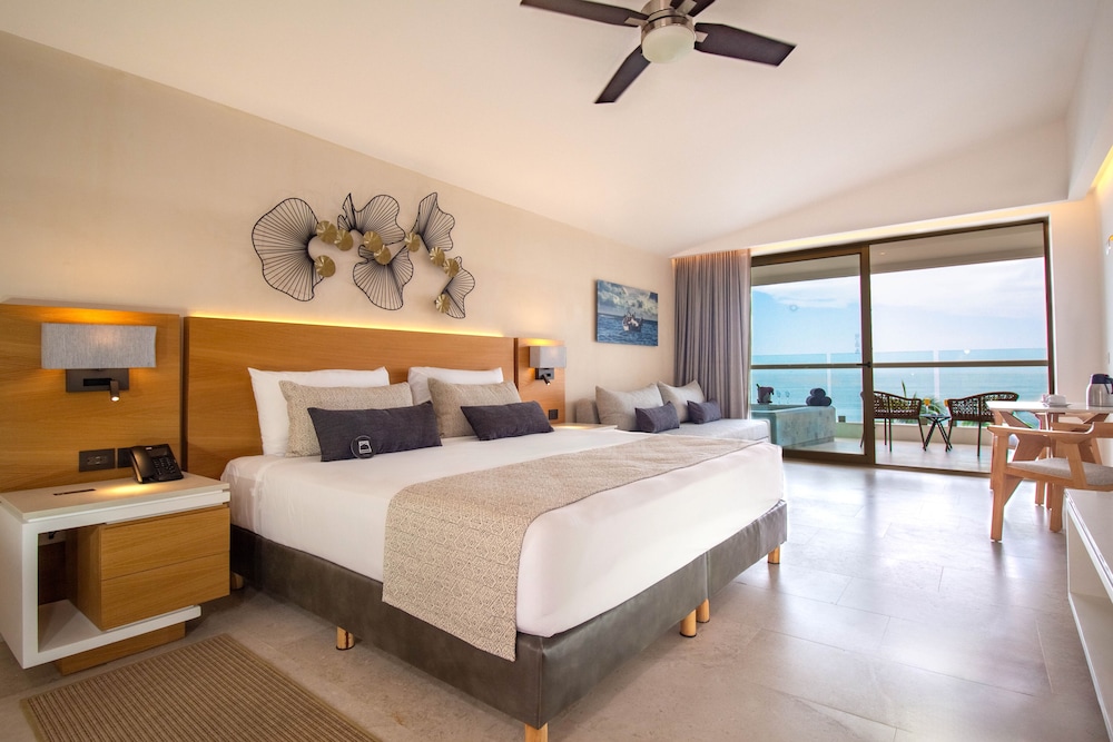 PREMIUM, DELUXE, OCEAN FRONT