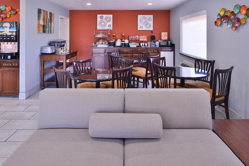Americas Best Value Inn Batesville 28/33