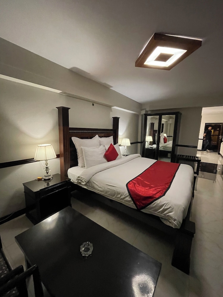 Shangrila Hotel & Resort Changla Gali 40/57