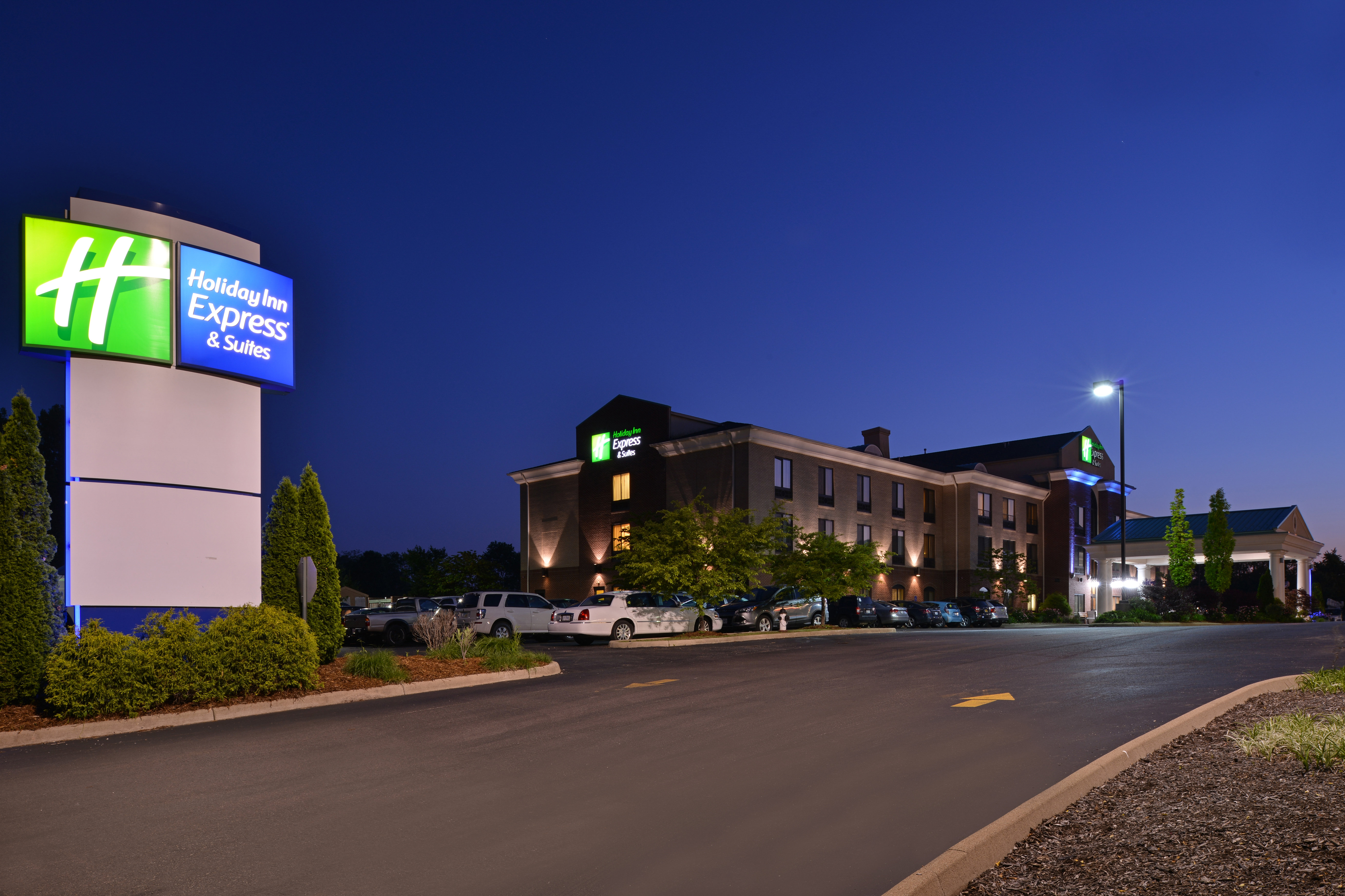 Holiday Inn Express Hotel Suites Athens 57/61