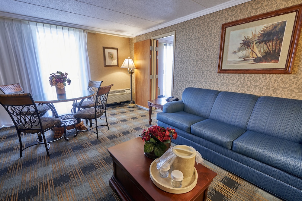 Riverview Inn & Suites 47/69