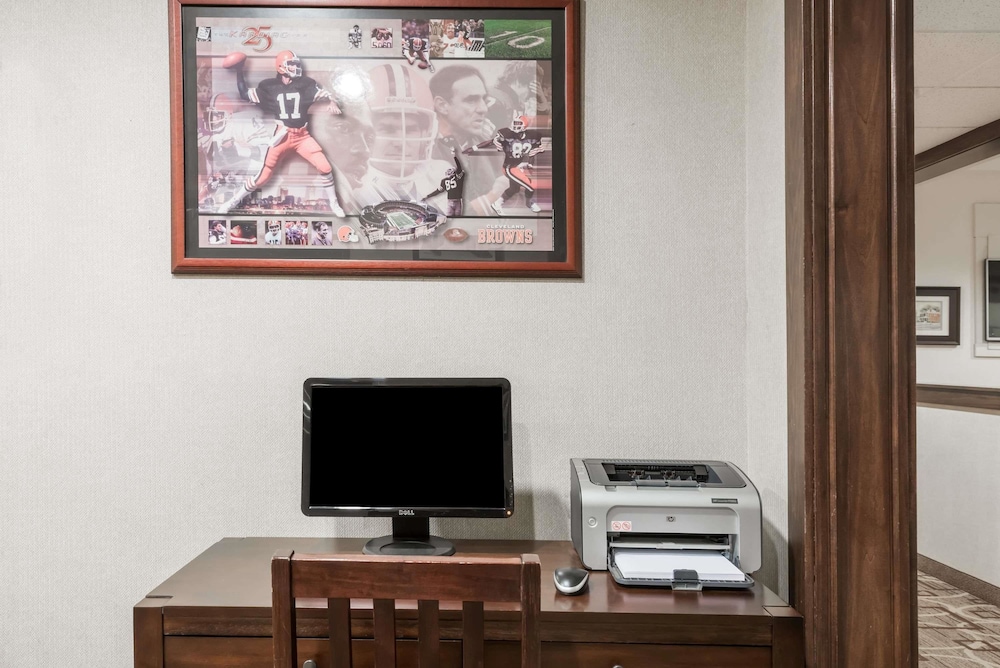 Hawthorn Suites By Wyndham Akron/Seville 23/27