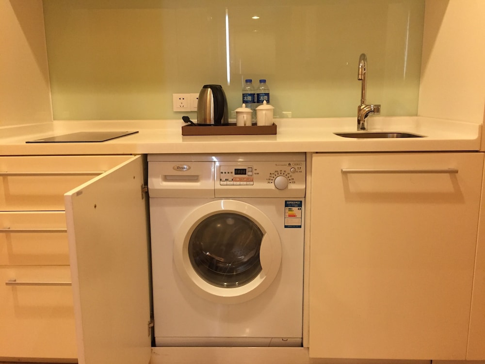 Estay Residence Poly World Trading Center 38/64