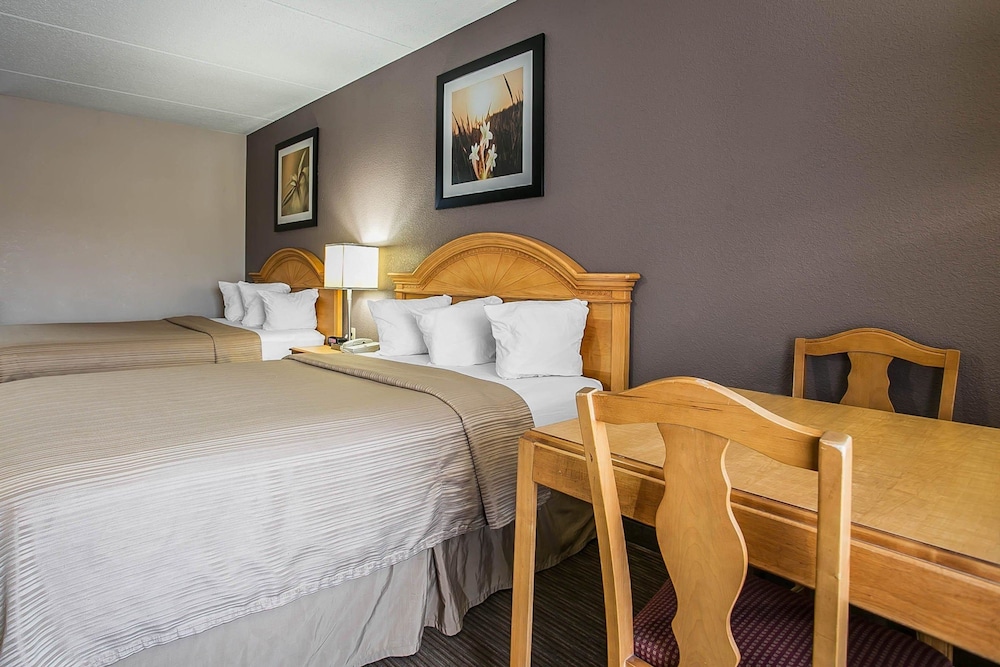 Quality Inn Hartsville 10/37