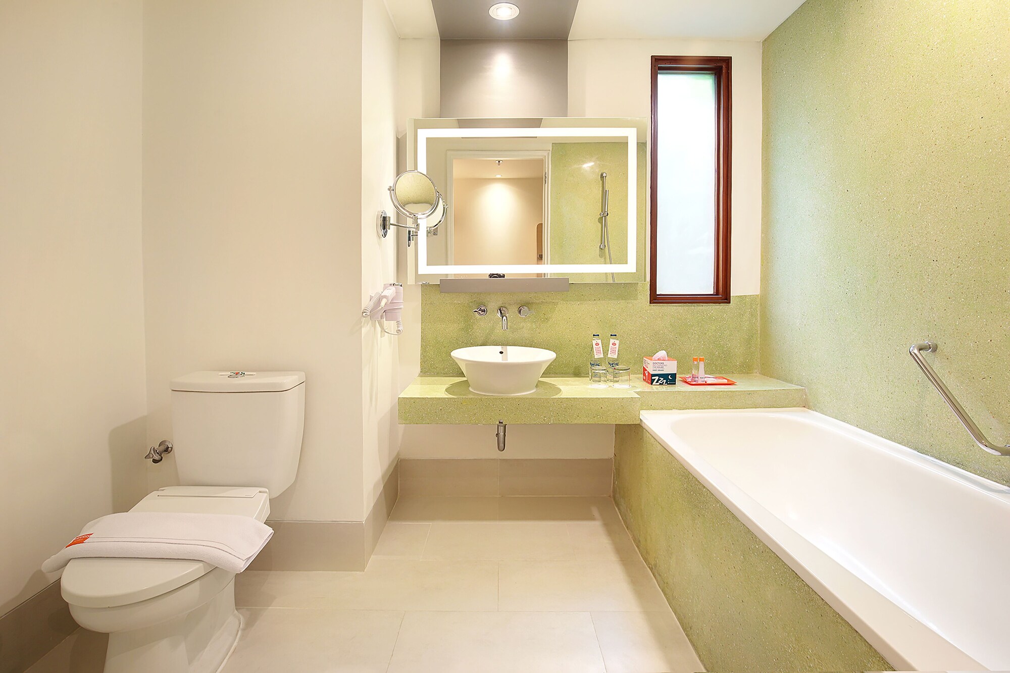 Harris, Suite, Double Bed، HARRIS Hotel Kuta Tuban 4/5