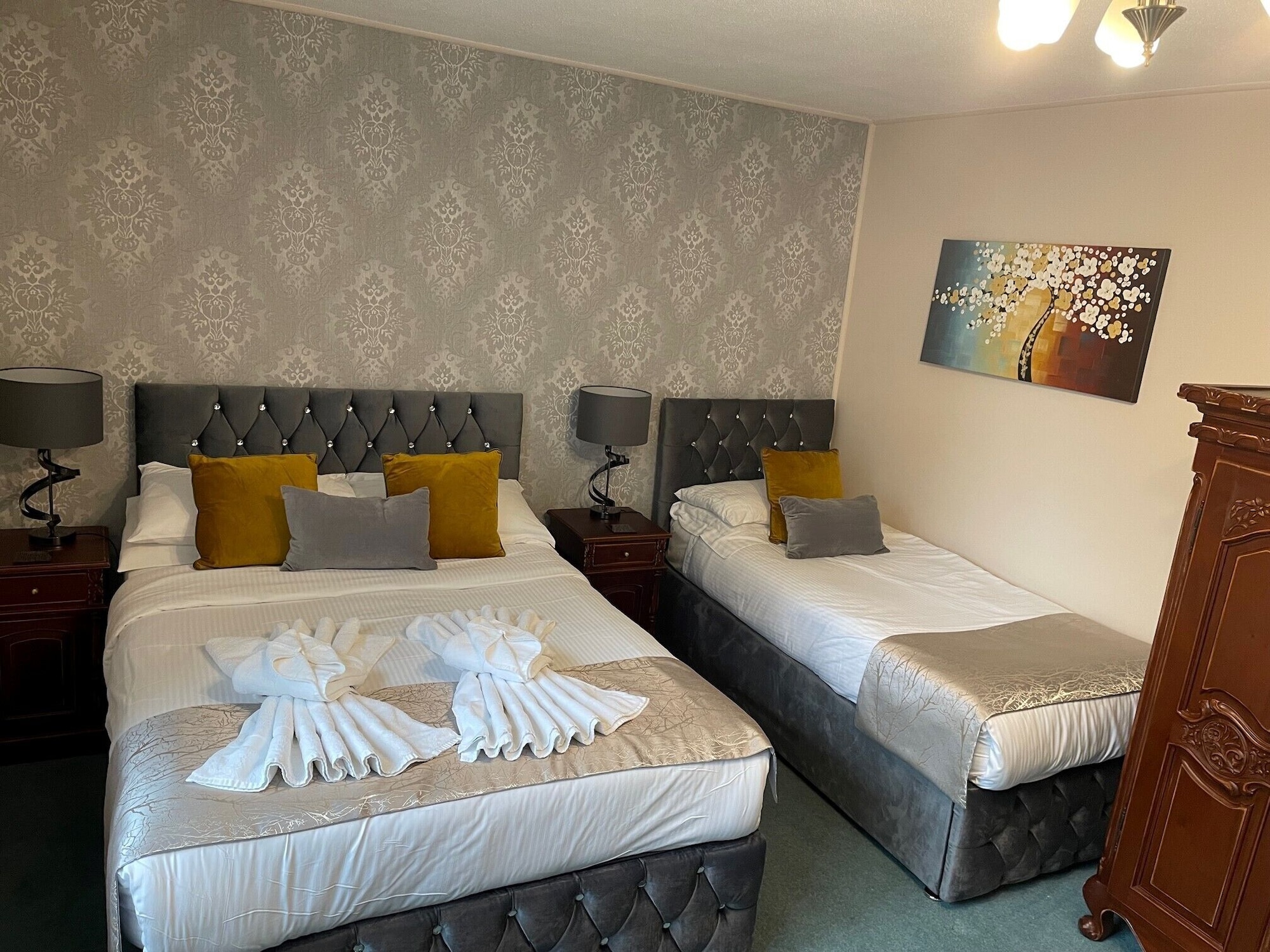 Standard, Twin Beds